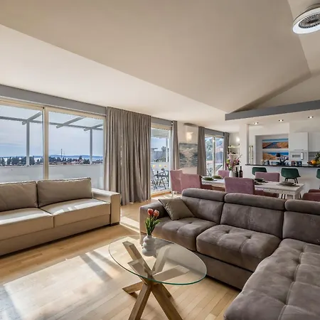 Daire Urban Utopia Penthouse With Private Parking *