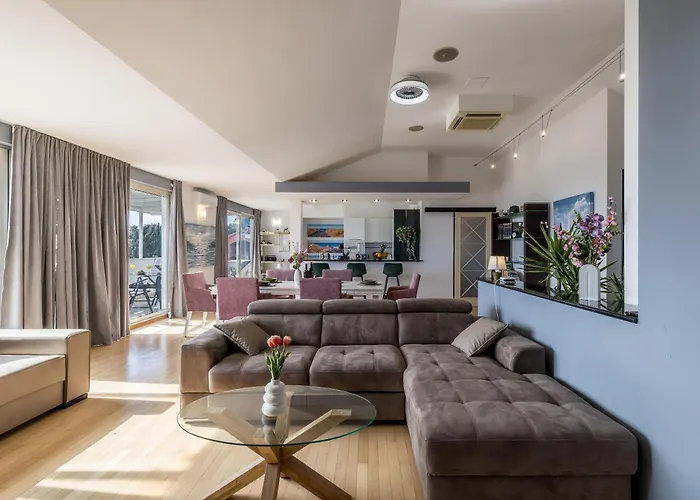Urban Utopia Penthouse With Private Parking Daire