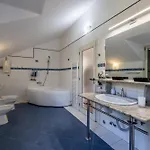 Urban Utopia Penthouse With Private Parking アパート スプリト