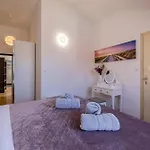 Urban Utopia Penthouse With Private Parking アパート スプリト