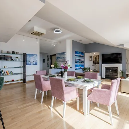 Urban Utopia Penthouse With Private Parking スプリト