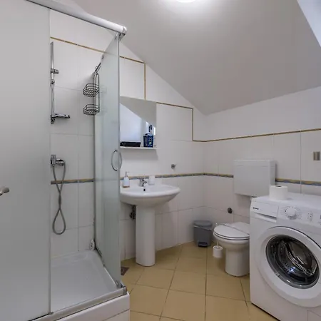 Urban Utopia Penthouse With Private Parking *