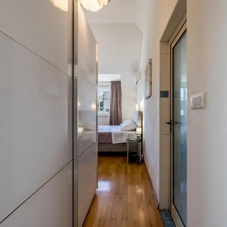 Apartment Urban Utopia Penthouse With Private Parking *