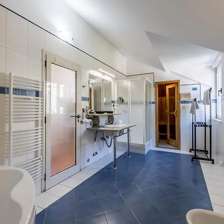 Urban Utopia Penthouse With Private Parking Apartment