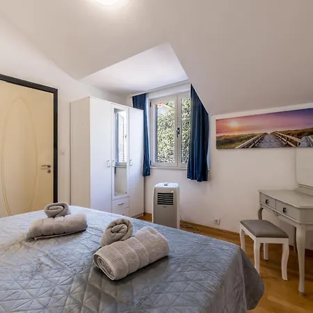 Urban Utopia Penthouse With Private Parking Apartment *