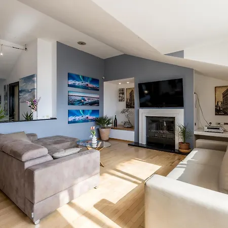 Urban Utopia Penthouse With Private Parking Apartment