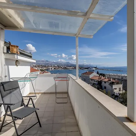 Apartment Urban Utopia Penthouse With Private Parking *