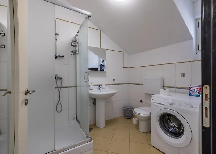 Urban Utopia Penthouse With Private Parking *