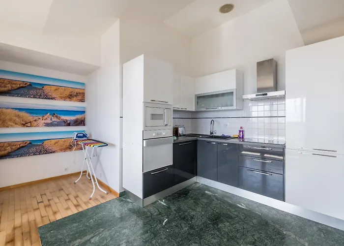 Urban Utopia Penthouse With Private Parking Apartman *