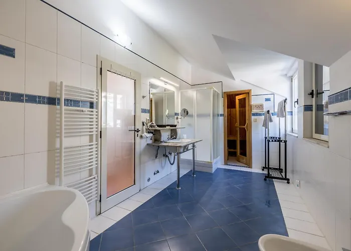 Urban Utopia Penthouse With Private Parking Apartman