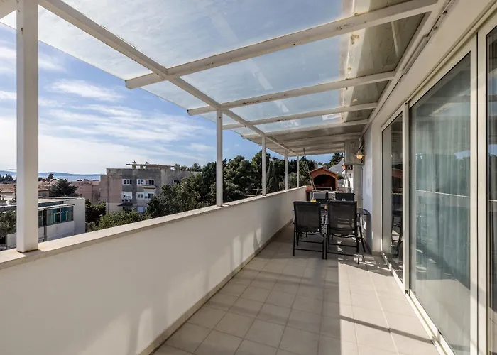 Apartman Urban Utopia Penthouse With Private Parking Split