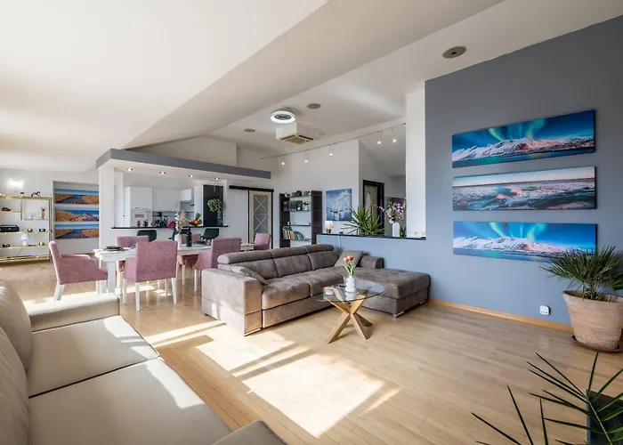 Urban Utopia Penthouse With Private Parking Split