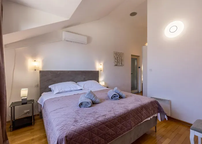Urban Utopia Penthouse With Private Parking *