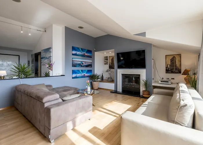 Urban Utopia Penthouse With Private Parking Apartman