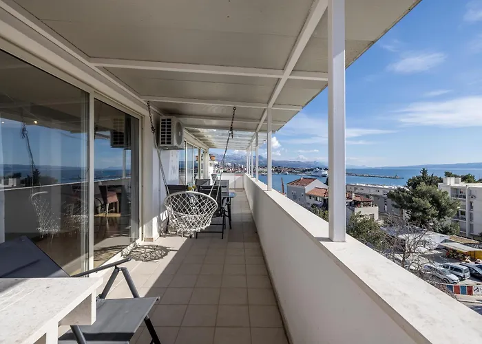 Urban Utopia Penthouse With Private Parking