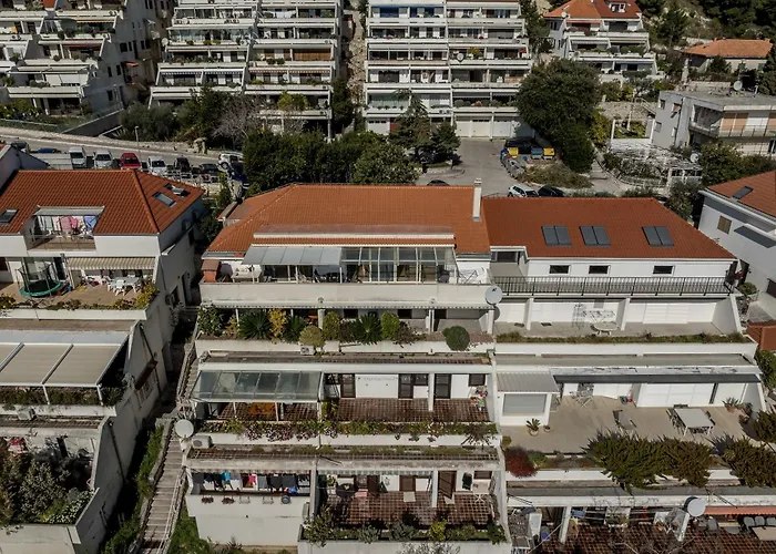 Urban Utopia Penthouse With Private Parking
