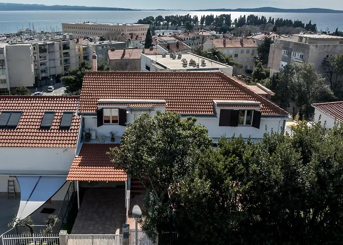 Urban Utopia Penthouse With Private Parking